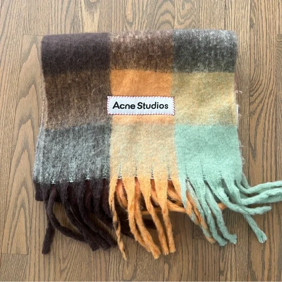 ACNE STUDIOS Checkered Mohair Scarf - Picture 3 of 8
